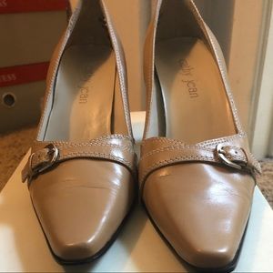 Cathy Jean size 5.5 nude/Tan high heels